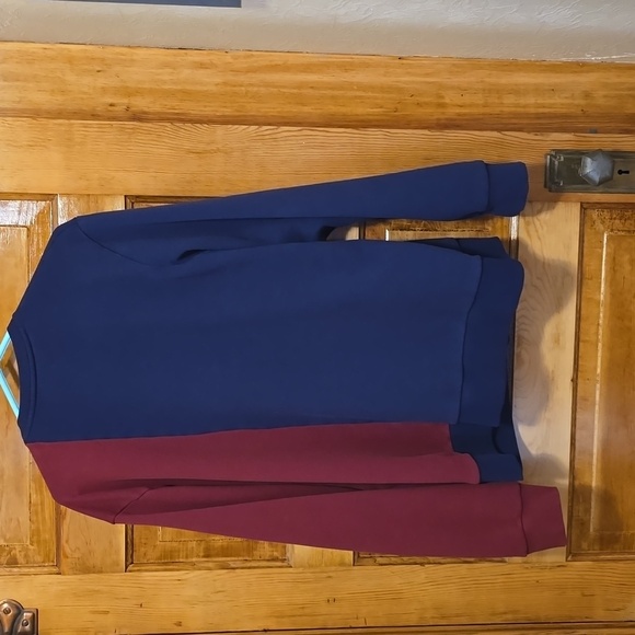 Under Armour Red and Navy Colorblock Long Sleeve Sweatshirt XL - Picture 2 of 4